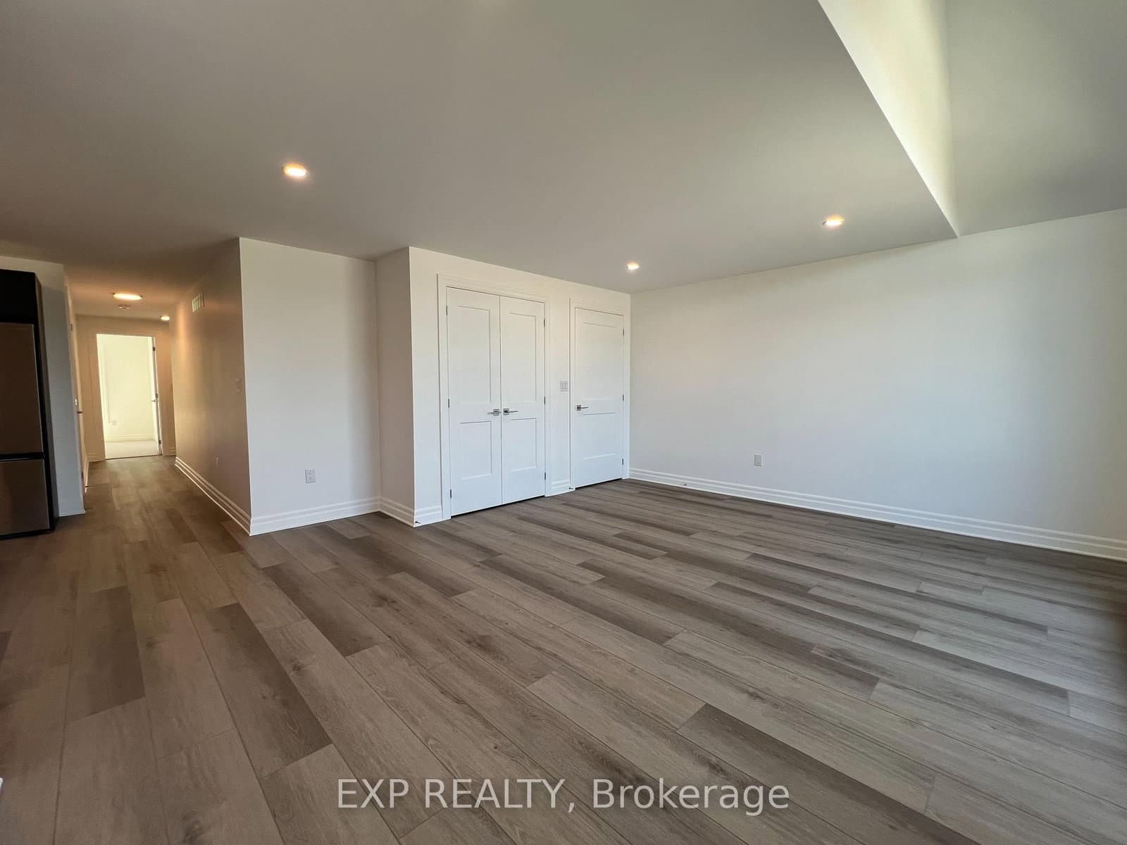 7532 Splendour Drive, Unit Upper - Image 6