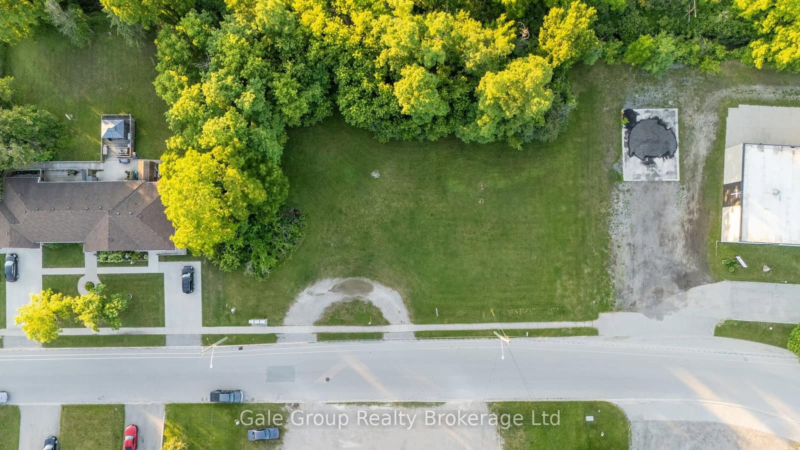 877 Dufferin Street - Image 2