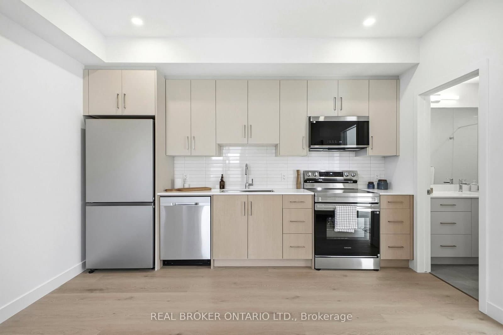 184 Woodroffe Avenue, Unit 6 - Image 4