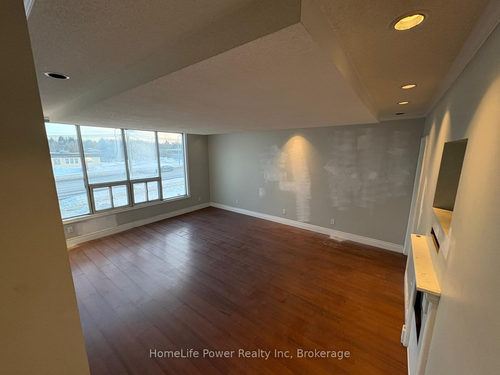 1426 Victoria Street N, Unit Upper Unit - Image 4