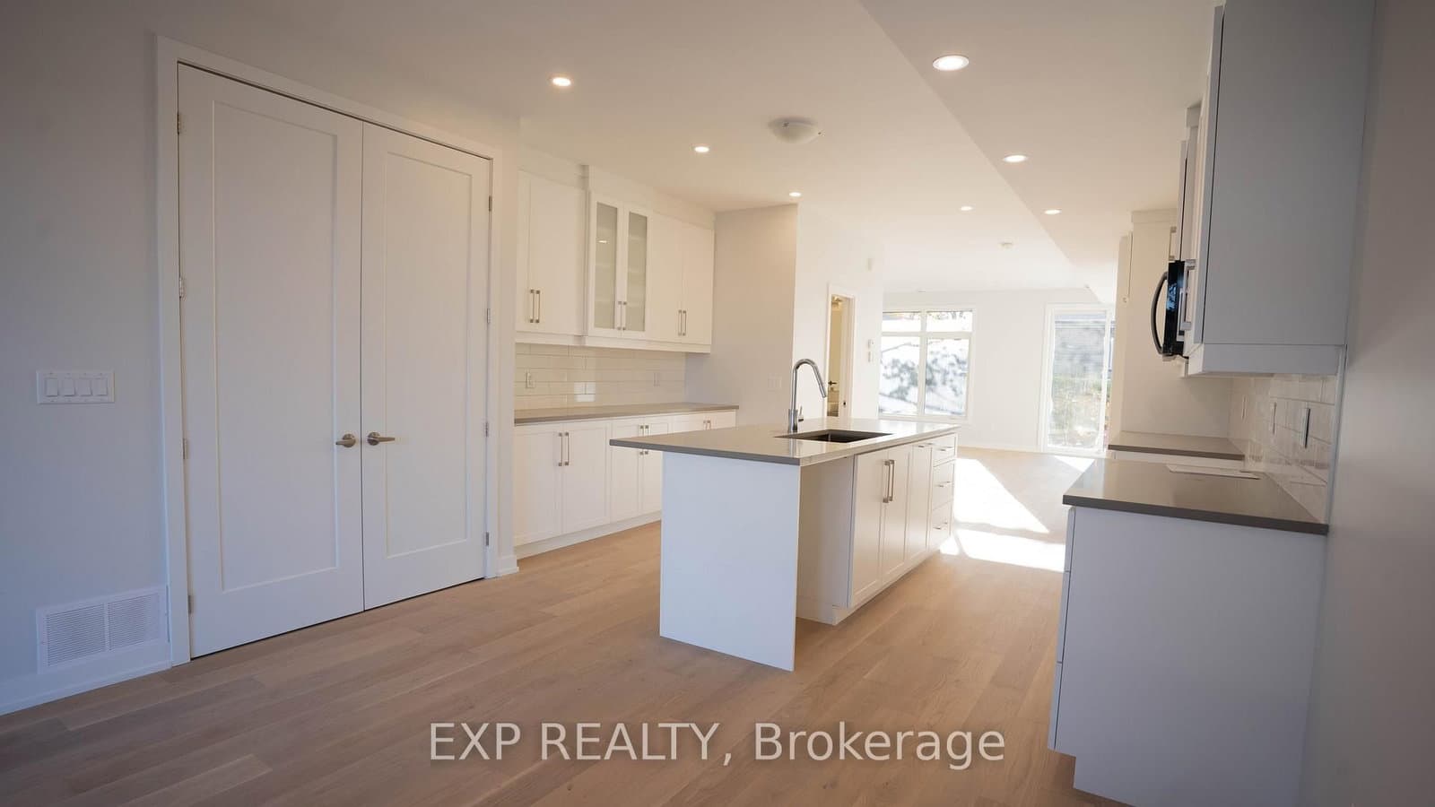 236 Woodroffe Avenue N - Image 5
