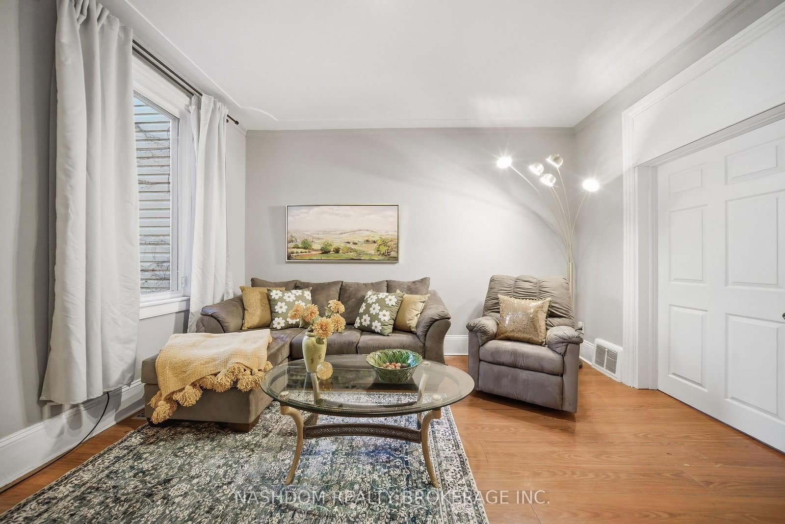 107 Queen Street S - Image 6