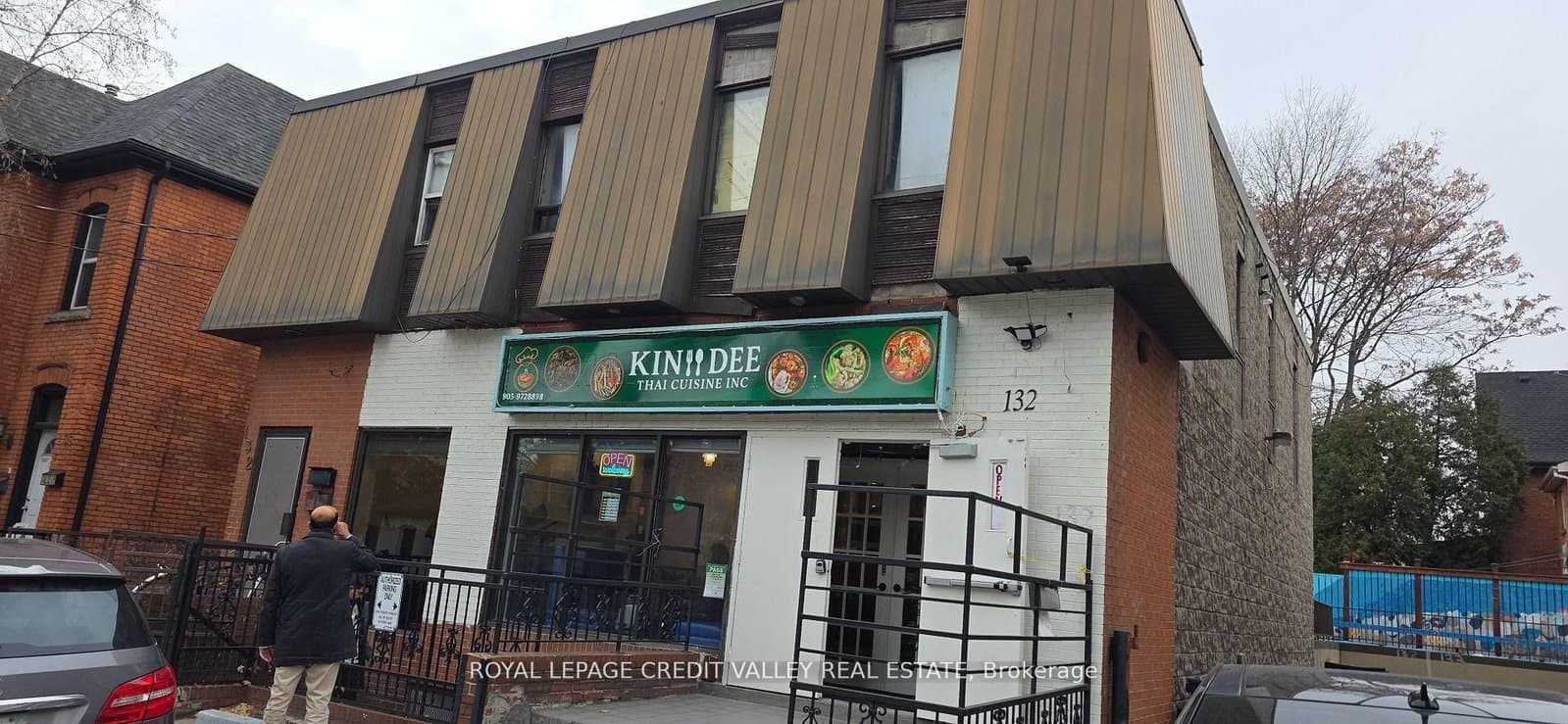 132 Queen Street S - Image 1