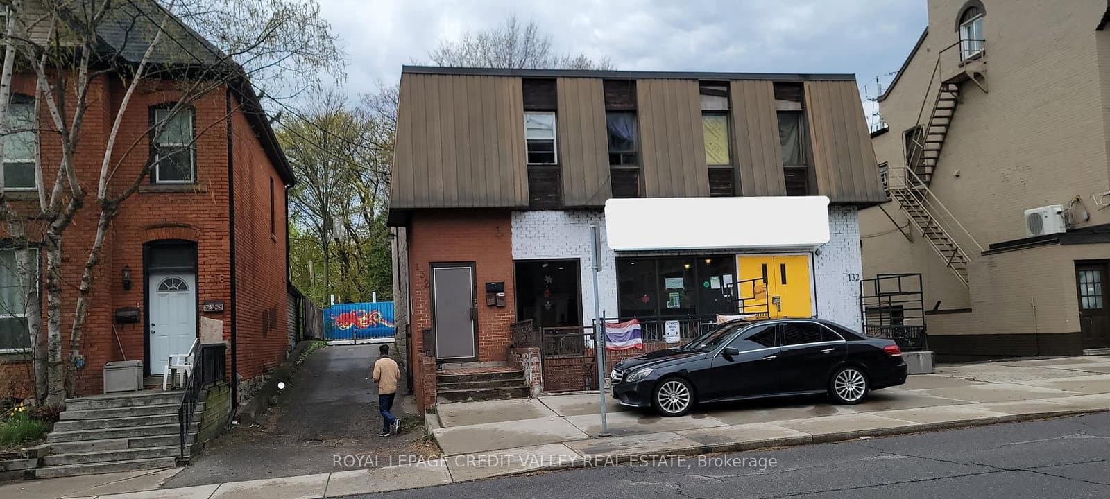 132 Queen Street S - Image 2