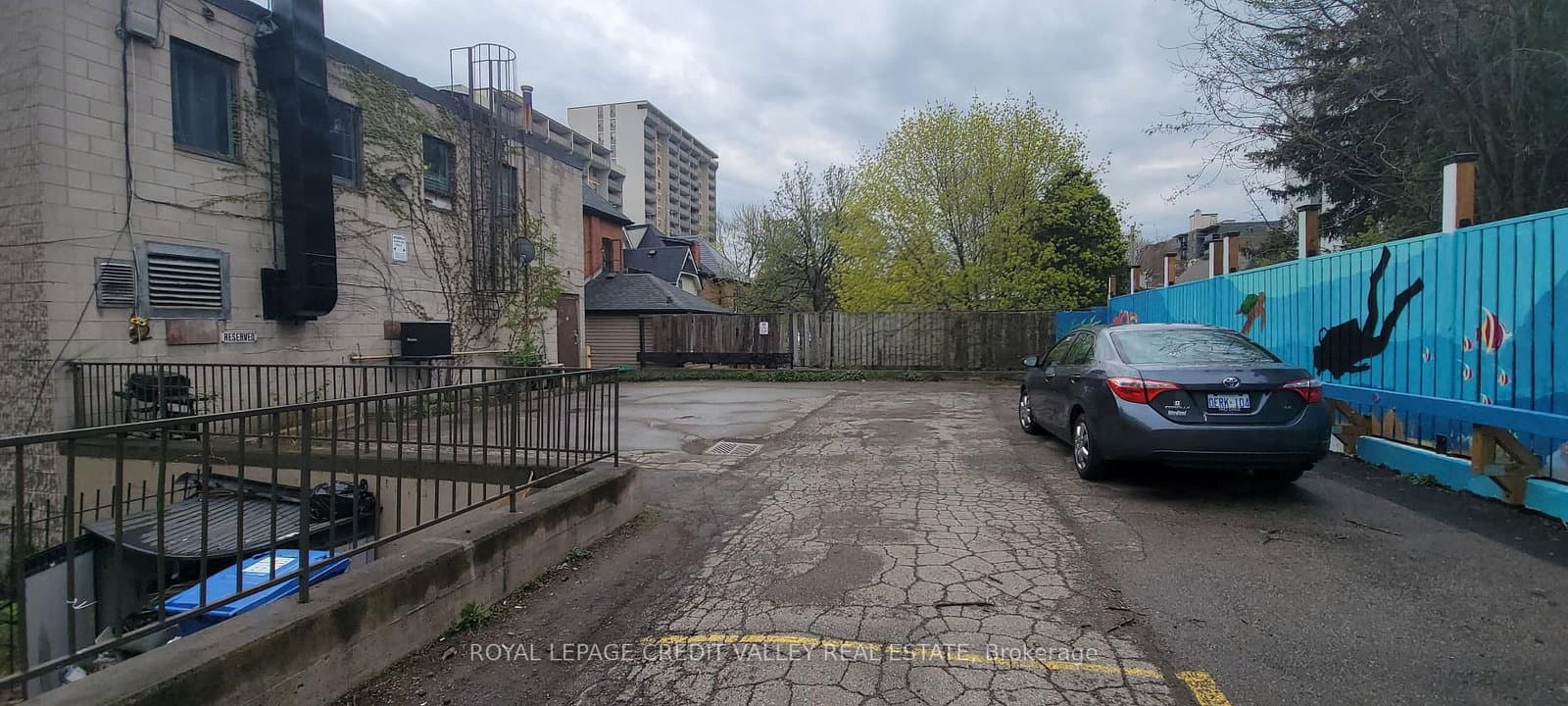 132 Queen Street S - Image 4