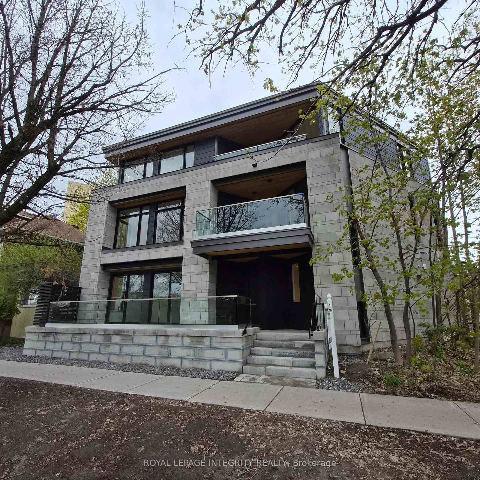 112 Queen Elizabeth Drive - Image 1