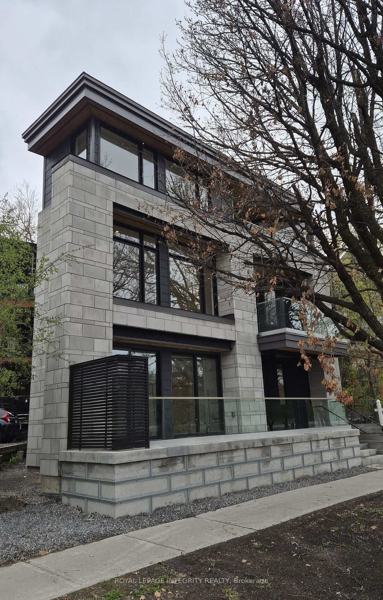 112 Queen Elizabeth Drive - Image 2