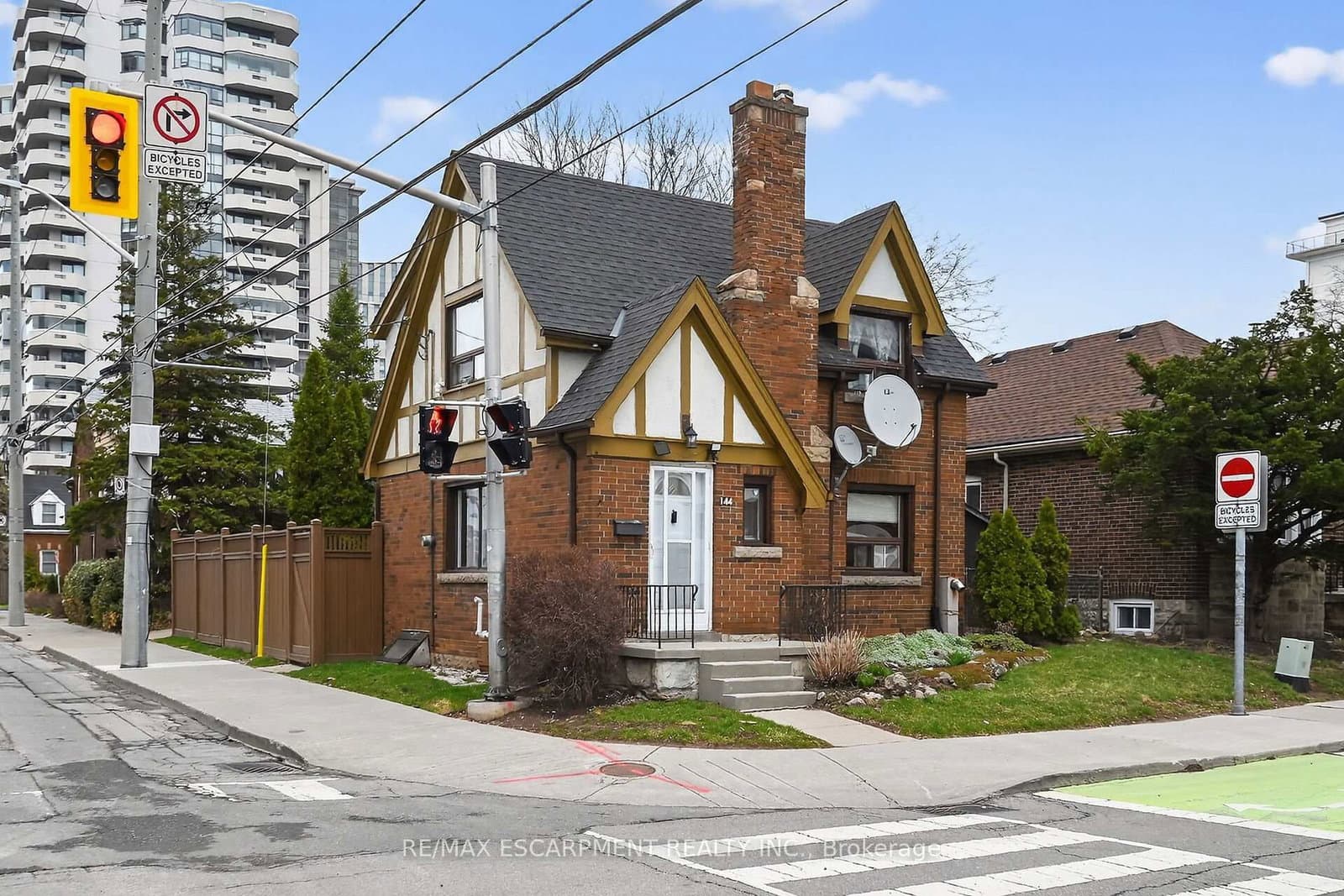144 Hunter Street W - Image 1