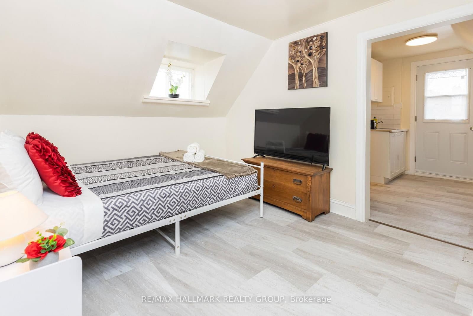 456 BRONSON Avenue, Unit 2 - Image 2
