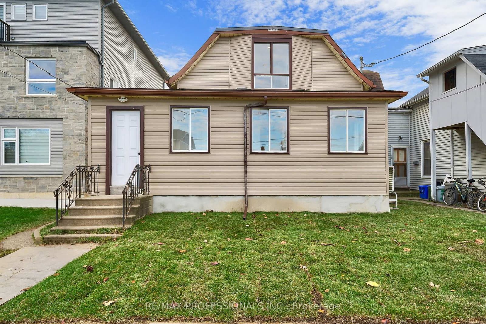 27 Oakdale Avenue, Unit Apartment B - Image 1
