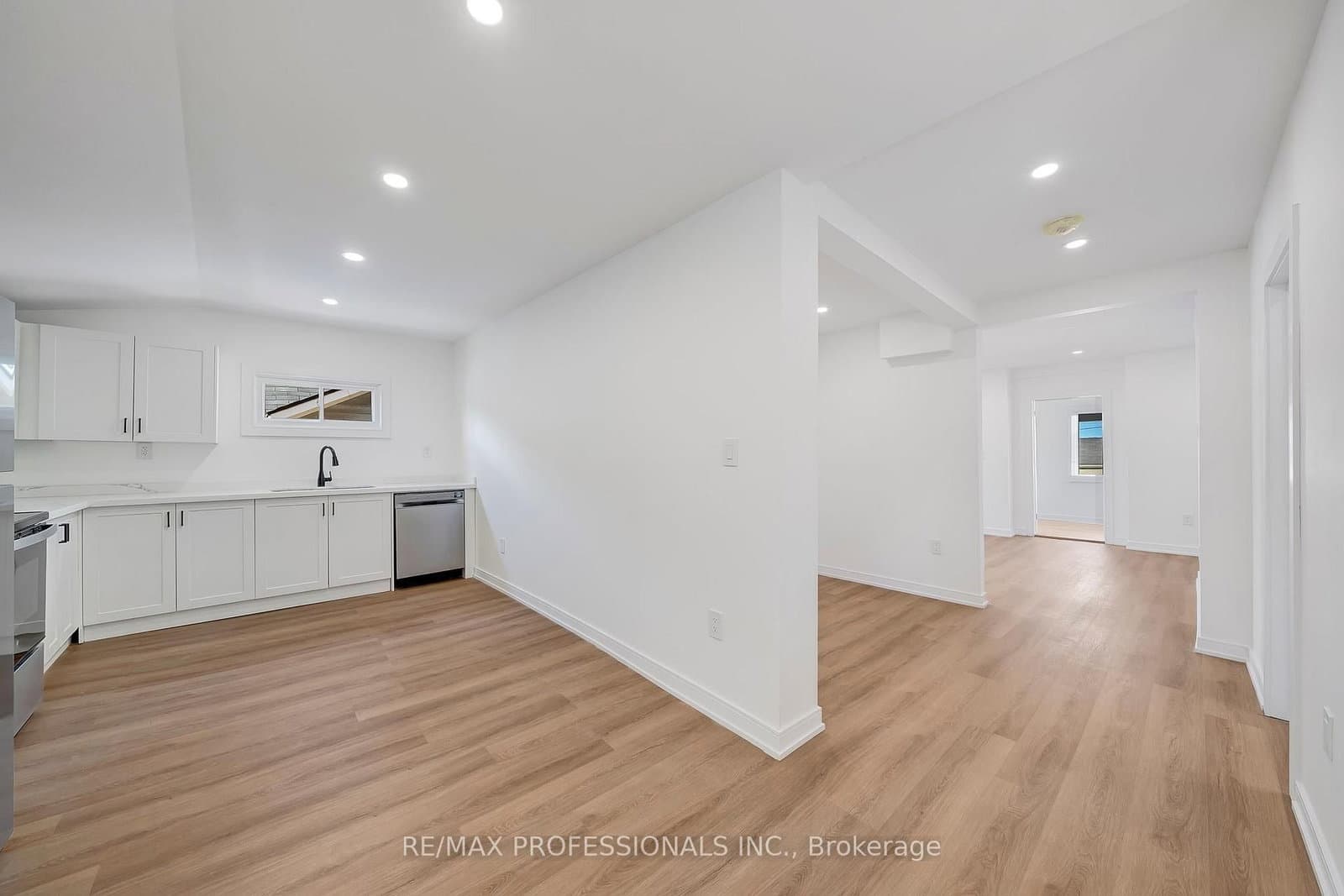 27 Oakdale Avenue, Unit Apartment B - Image 6