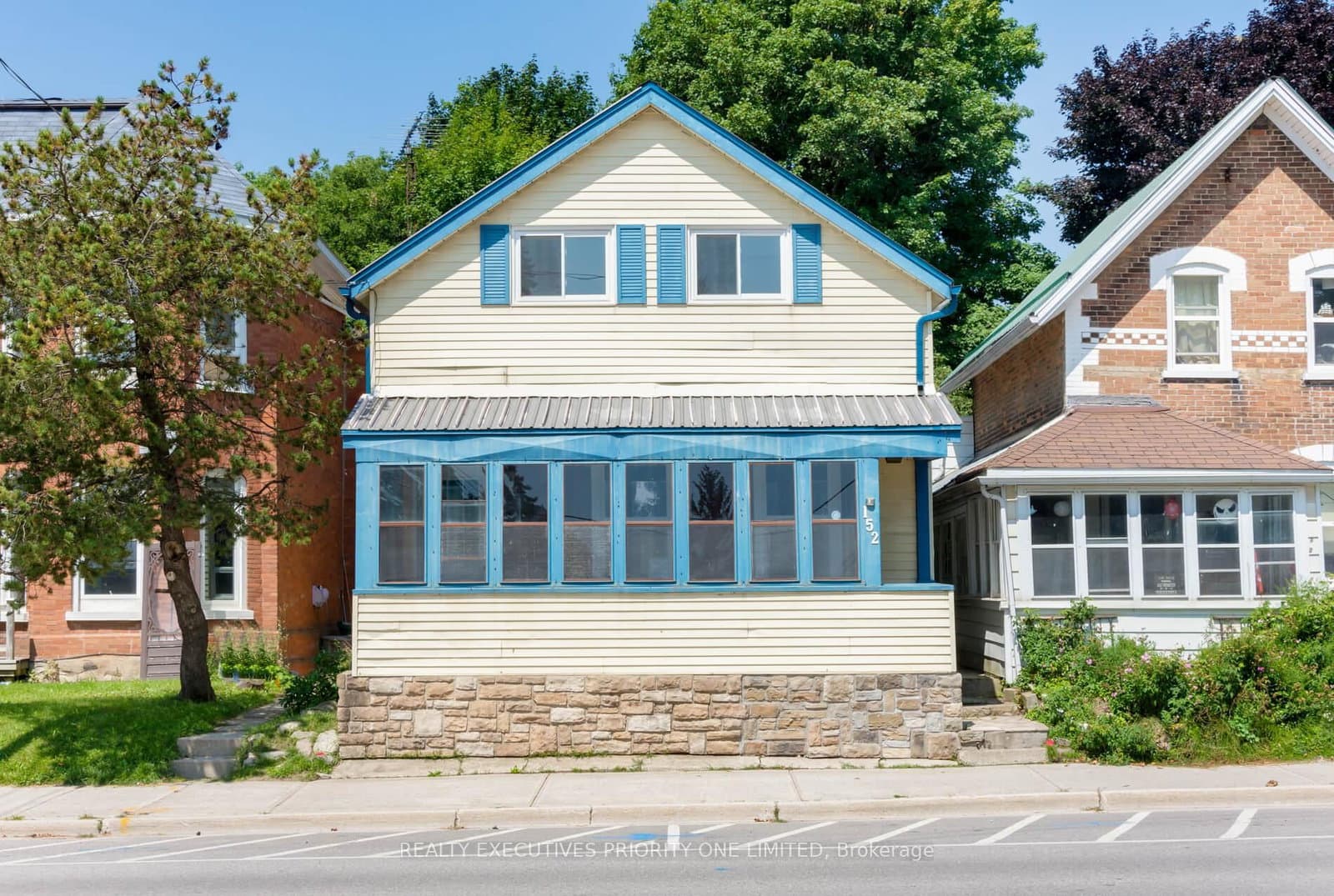 152 Main Street W - Image 1