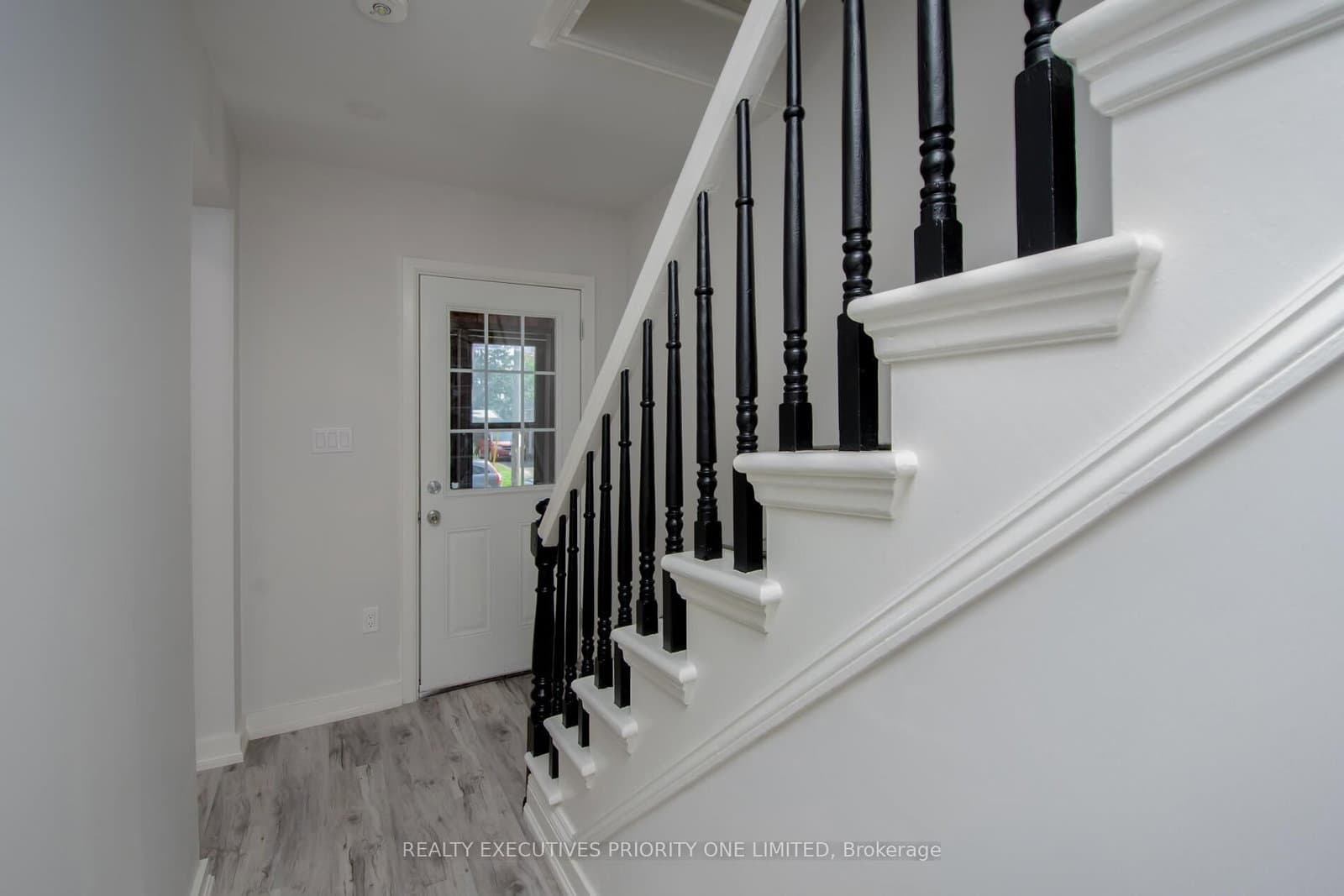 152 Main Street W - Image 2