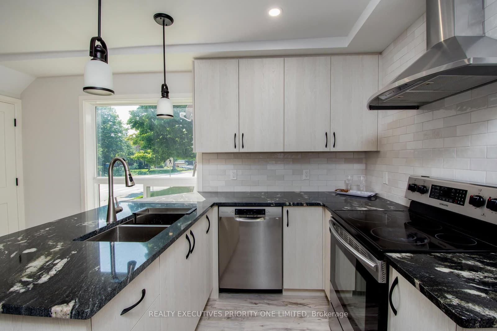 152 Main Street W - Image 6