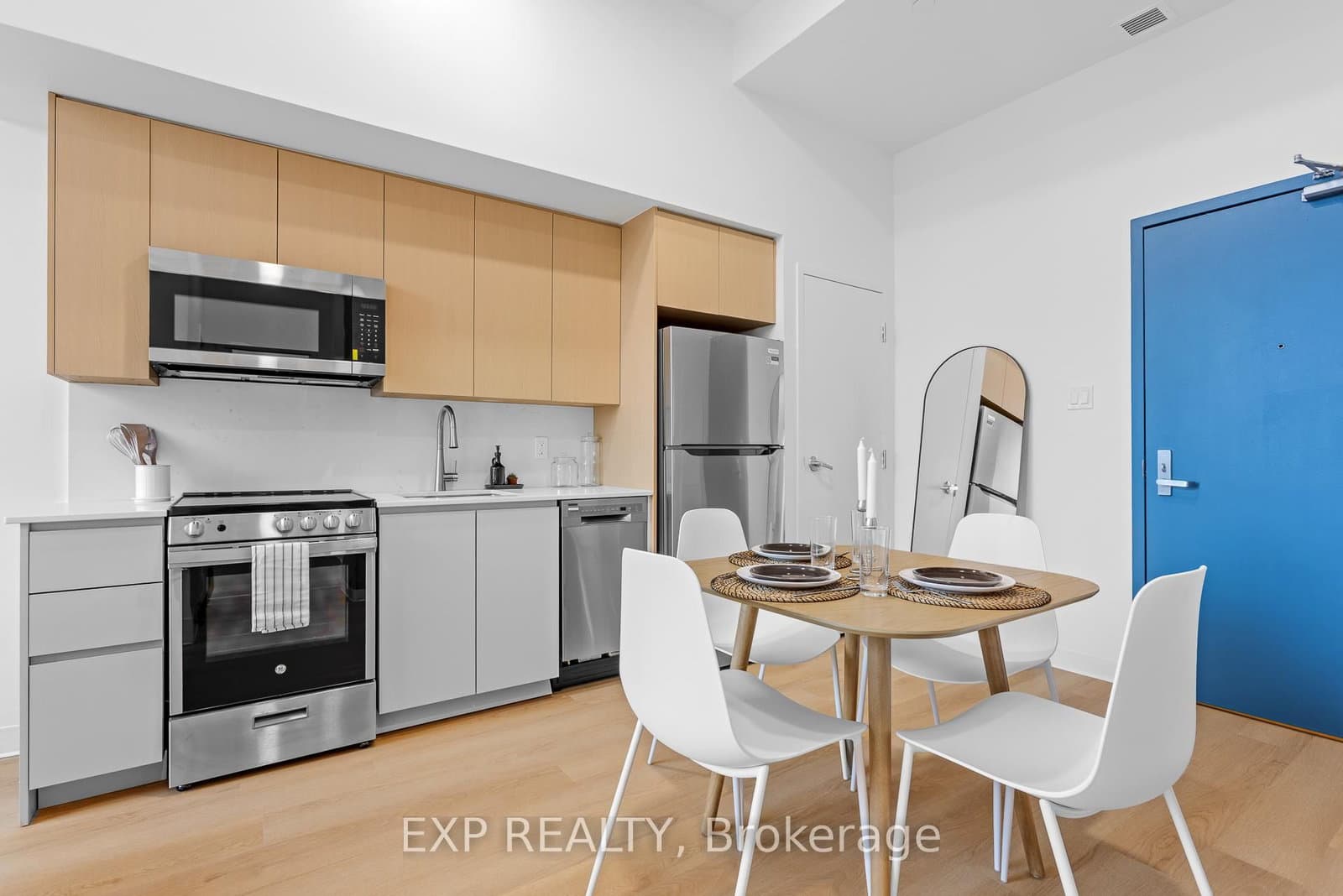 101 Champagne Avenue S - Image 2