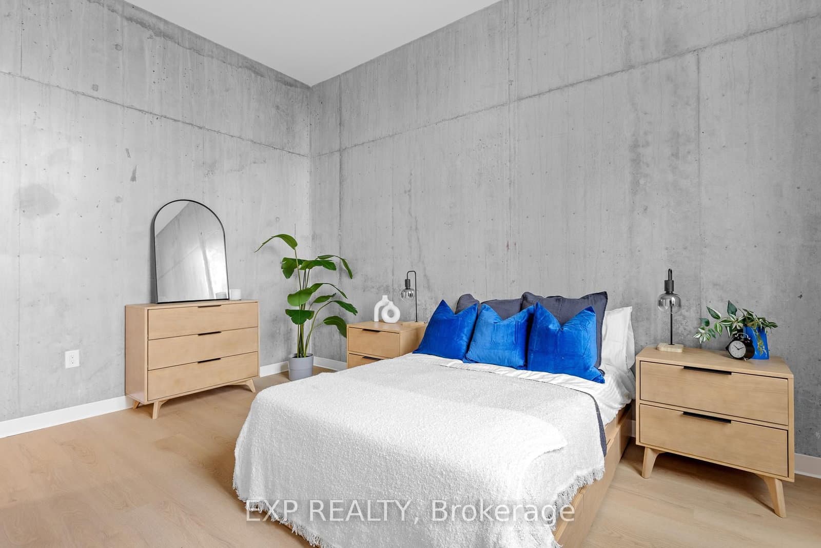 101 Champagne Avenue S - Image 3
