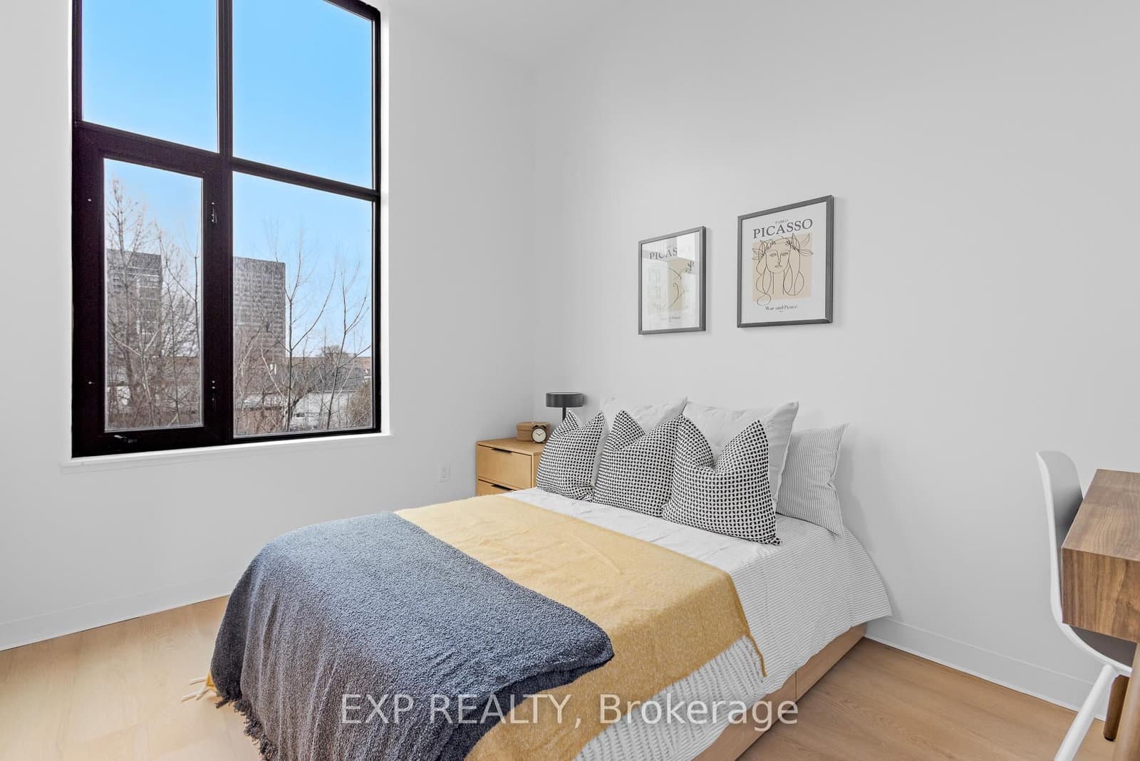 101 Champagne Avenue S - Image 5