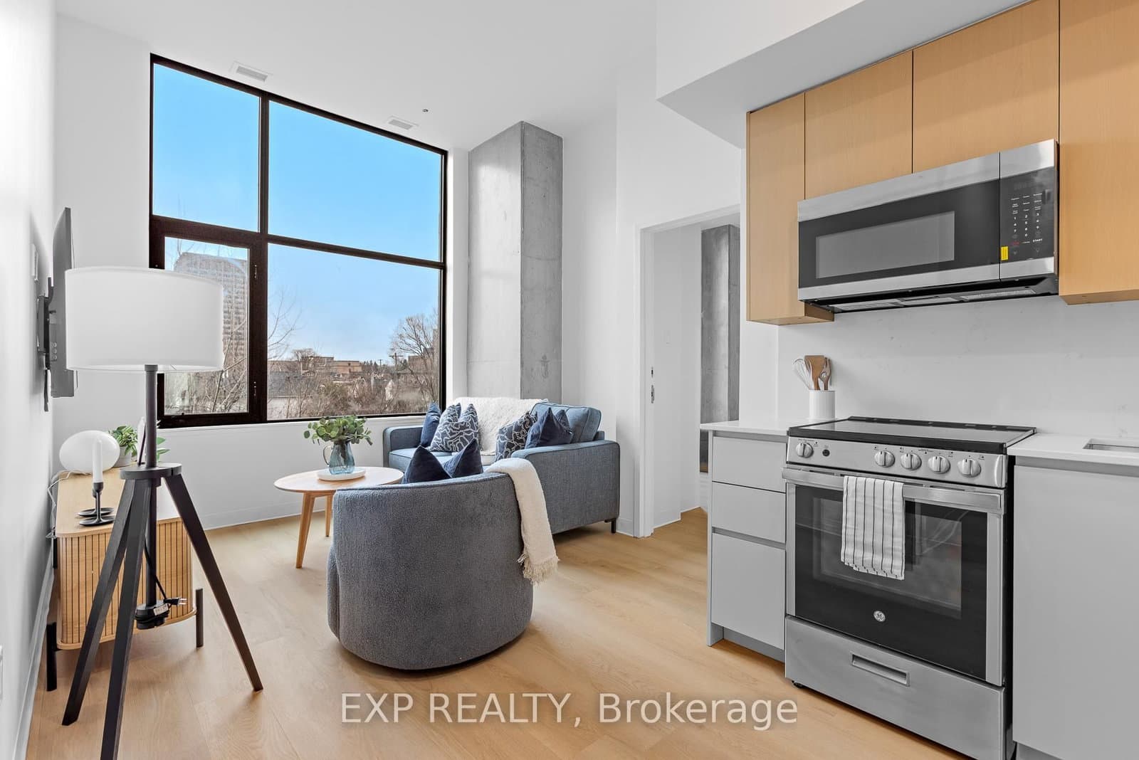 101 Champagne Avenue S - Image 6