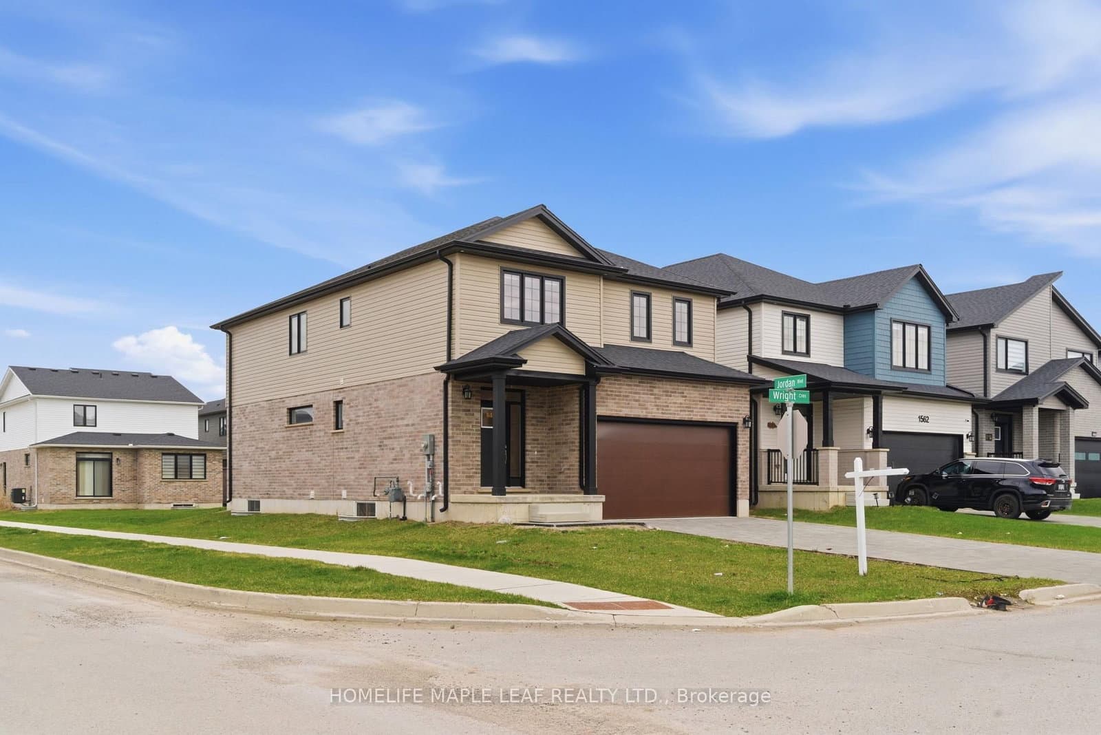 1566 Wright Crescent - Image 3