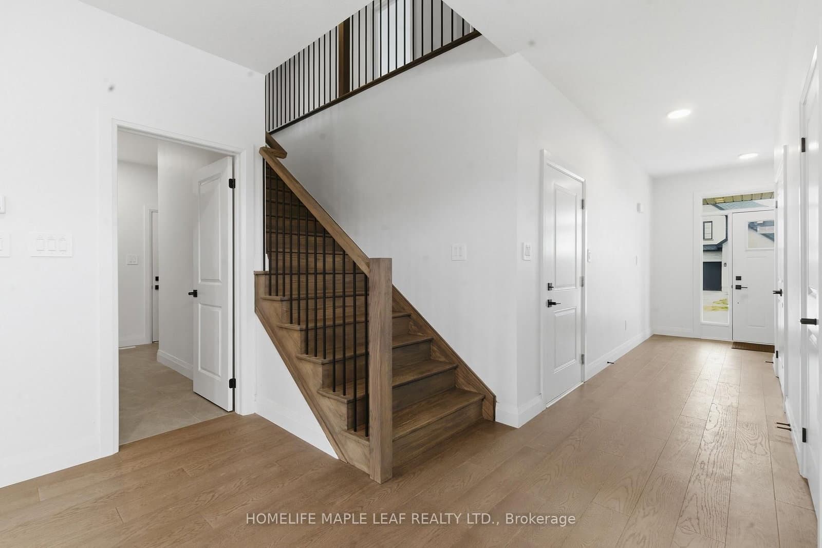 1566 Wright Crescent - Image 6