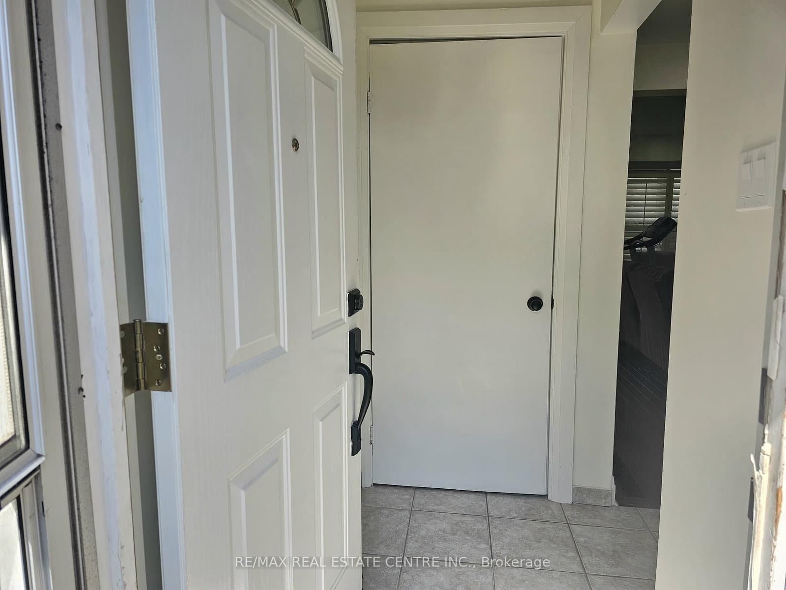 161 BERKINDALE Drive, Unit 6 - Image 3
