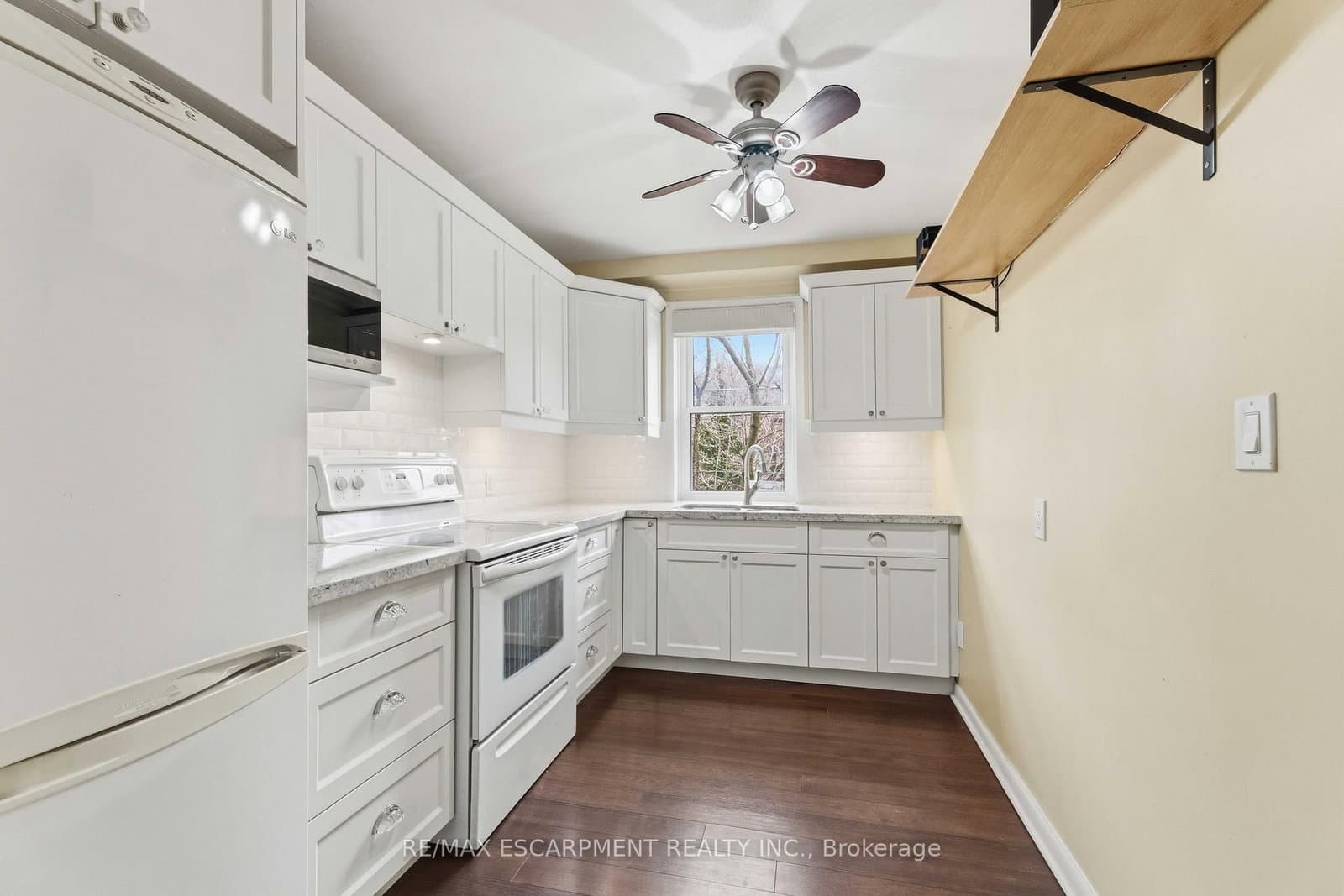 231 MacNab Street S, Unit 23 - Image 6