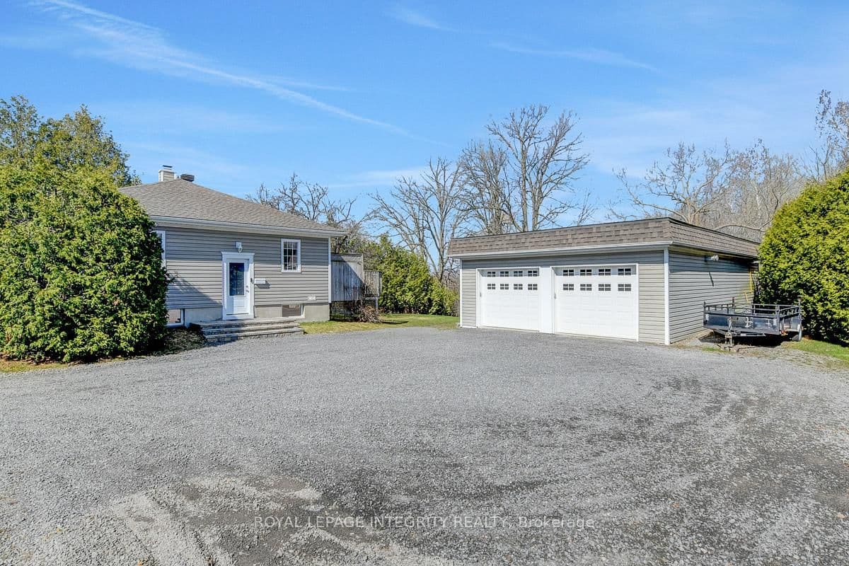 1099 Old Montreal Road - Image 2