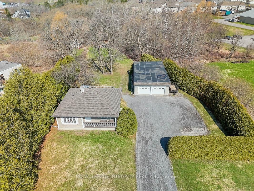 1099 Old Montreal Road - Image 4
