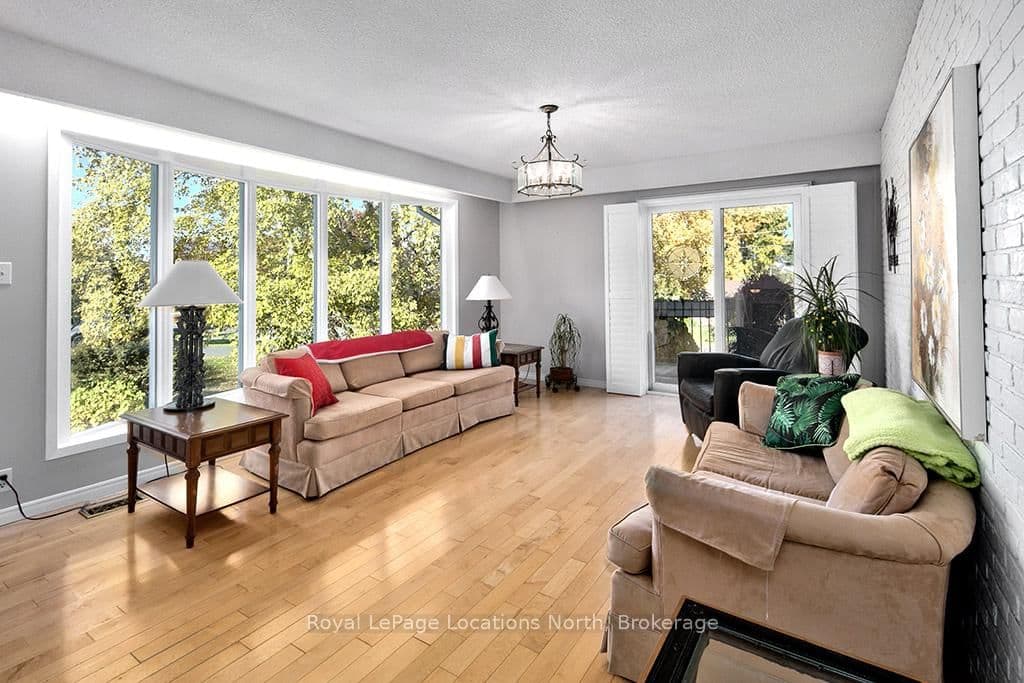 15 Wellington Street S - Image 3