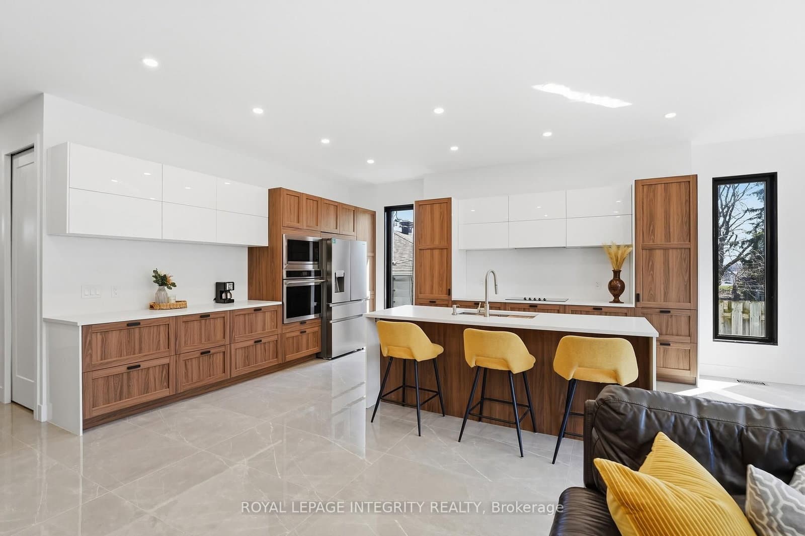 984 Watson Street - Image 6
