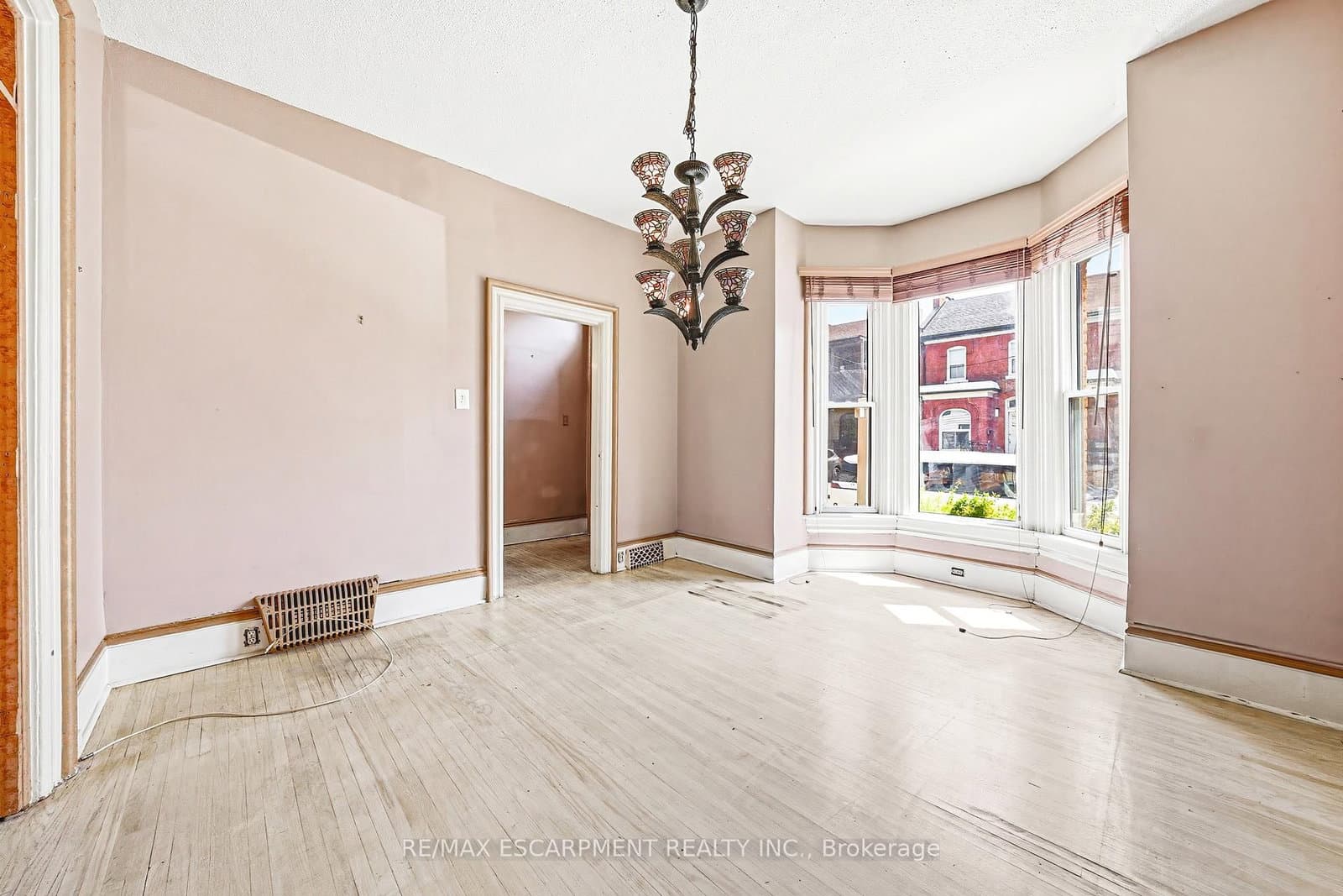 116 Catharine Street S - Image 6