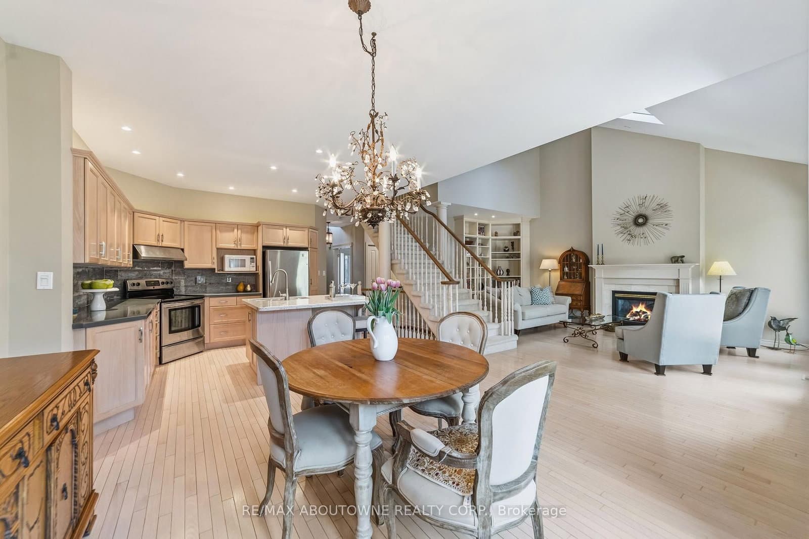 575 Simcoe Street, Unit 12 - Image 2