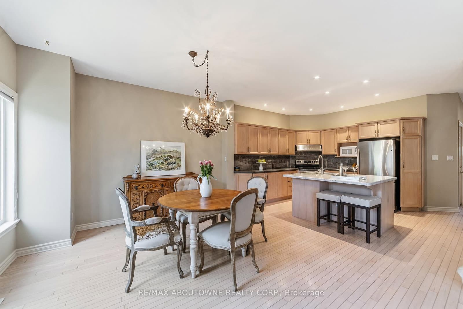 575 Simcoe Street, Unit 12 - Image 3