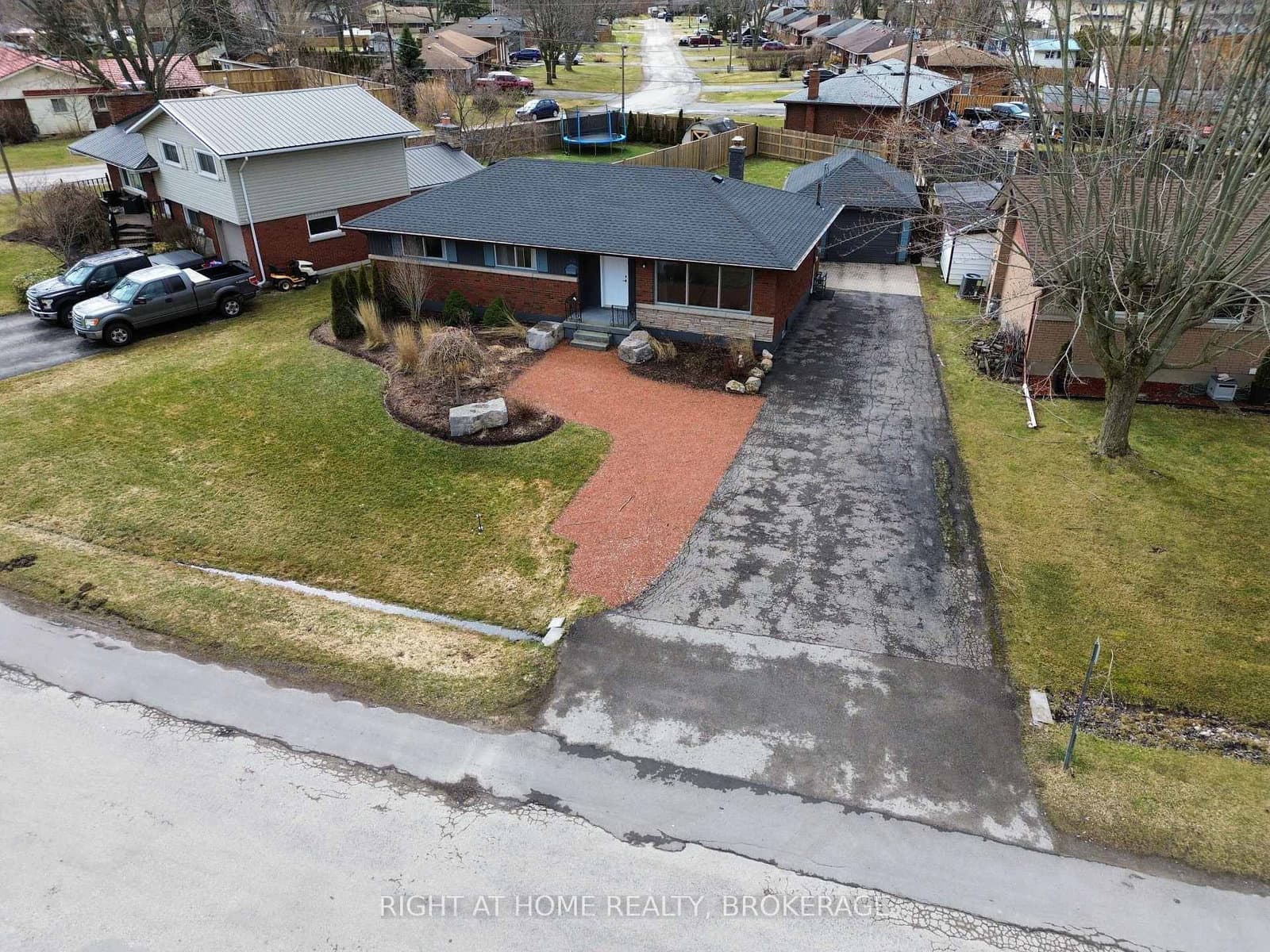 105 Glenwood Parkway - Image 3
