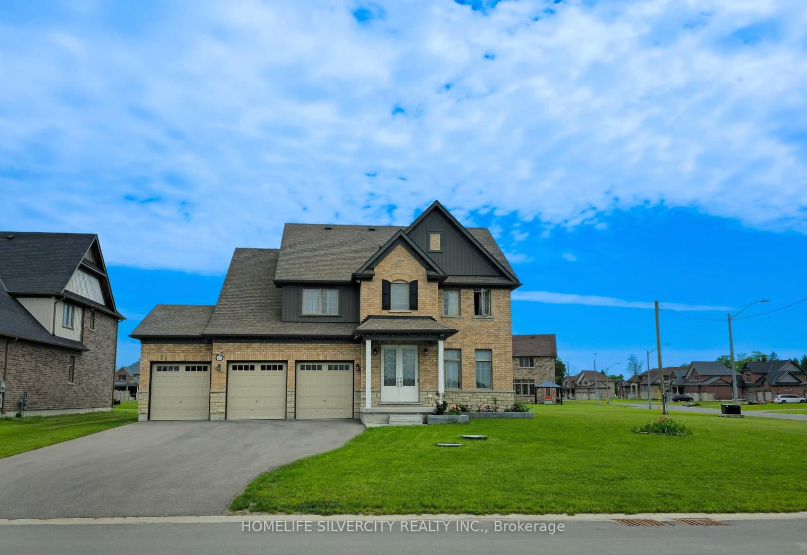 12 Summer Breeze Drive - Image 1