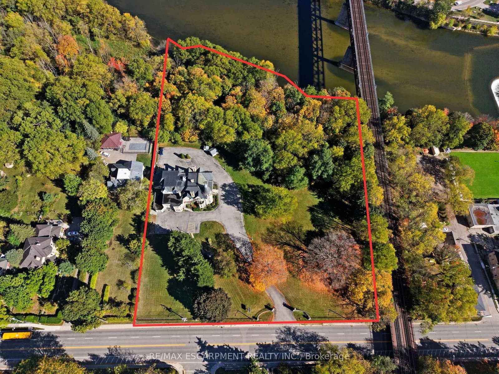 185 Grand River Street N - Image 1
