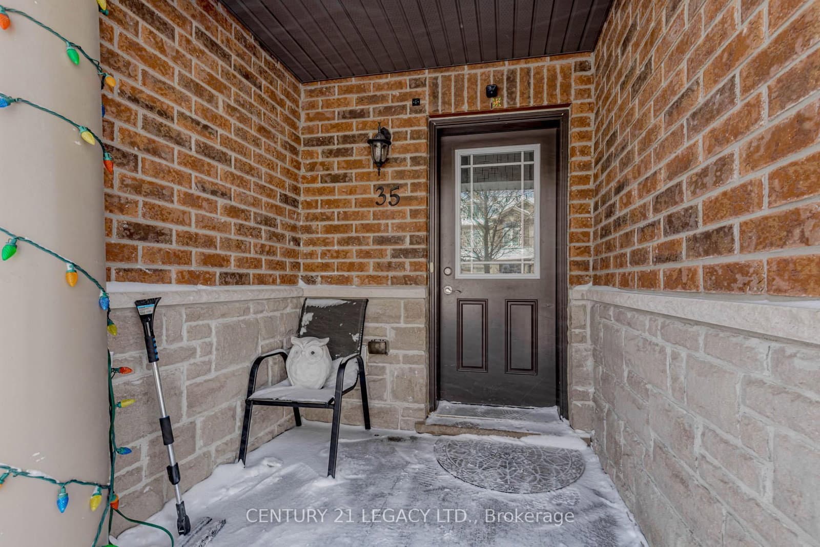 35 OLDFIELD Drive - Image 3