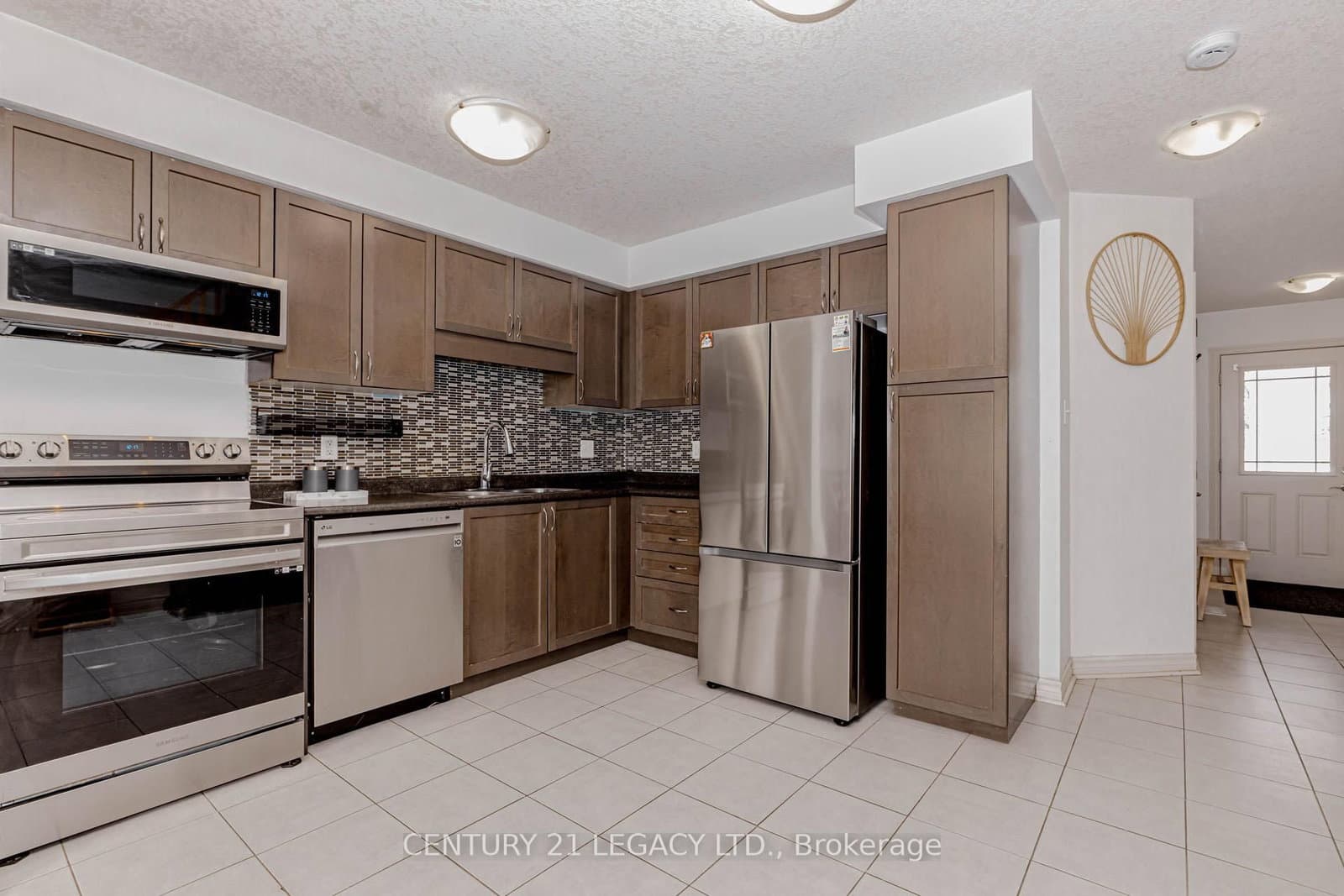 35 OLDFIELD Drive - Image 6