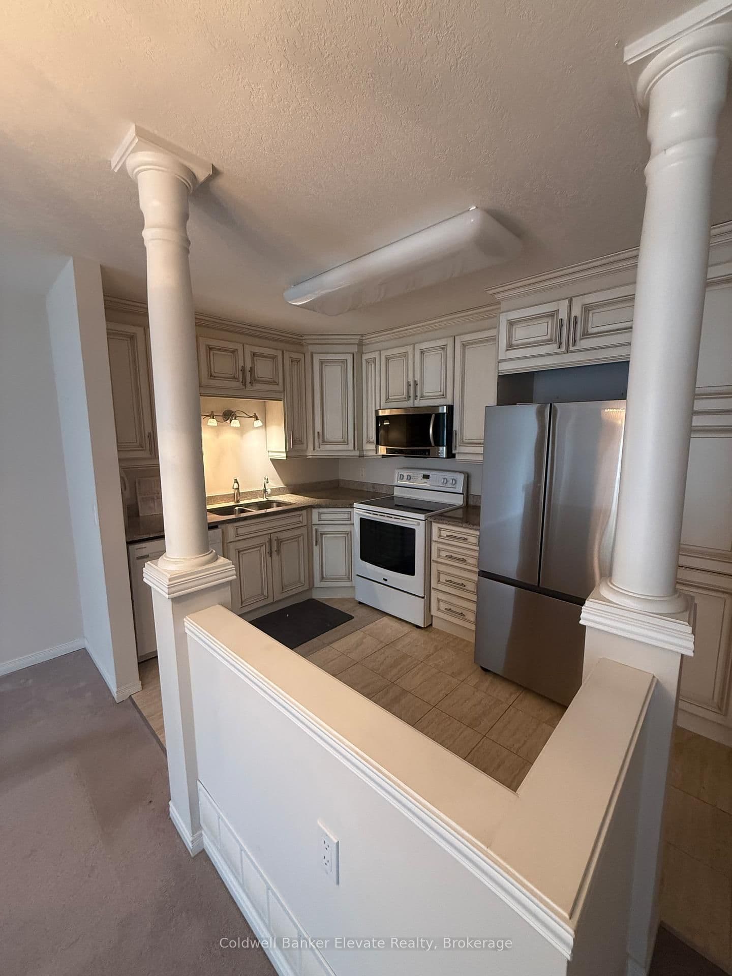 2705 KINGSWAY Drive, Unit 9 - Image 2