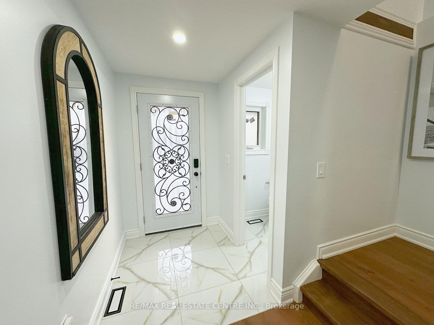 498 BANKSIDE Drive - Image 2