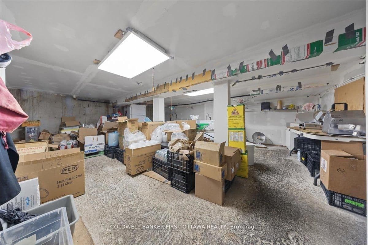 827 SOMERSET Street W - Image 3