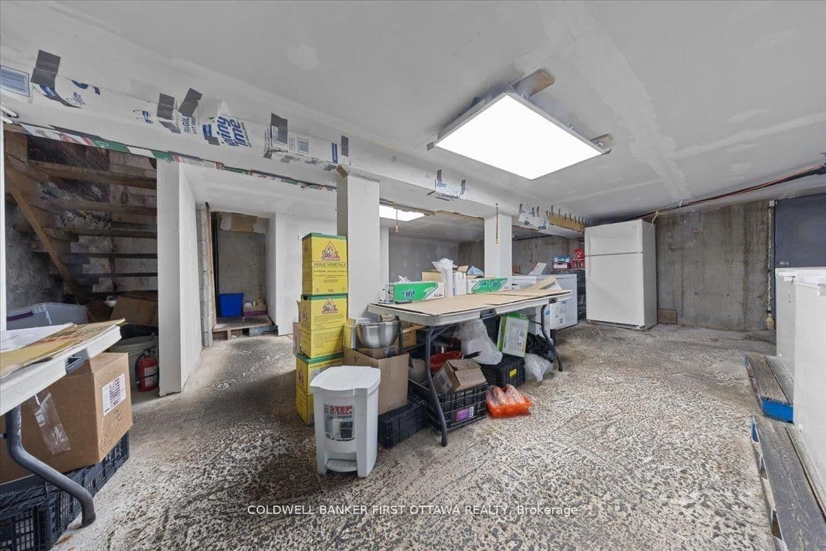 827 SOMERSET Street W - Image 4