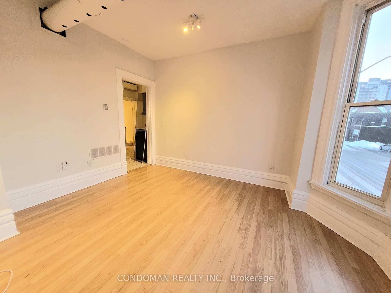 139 1/2 John Street S, Unit 4 - Image 3