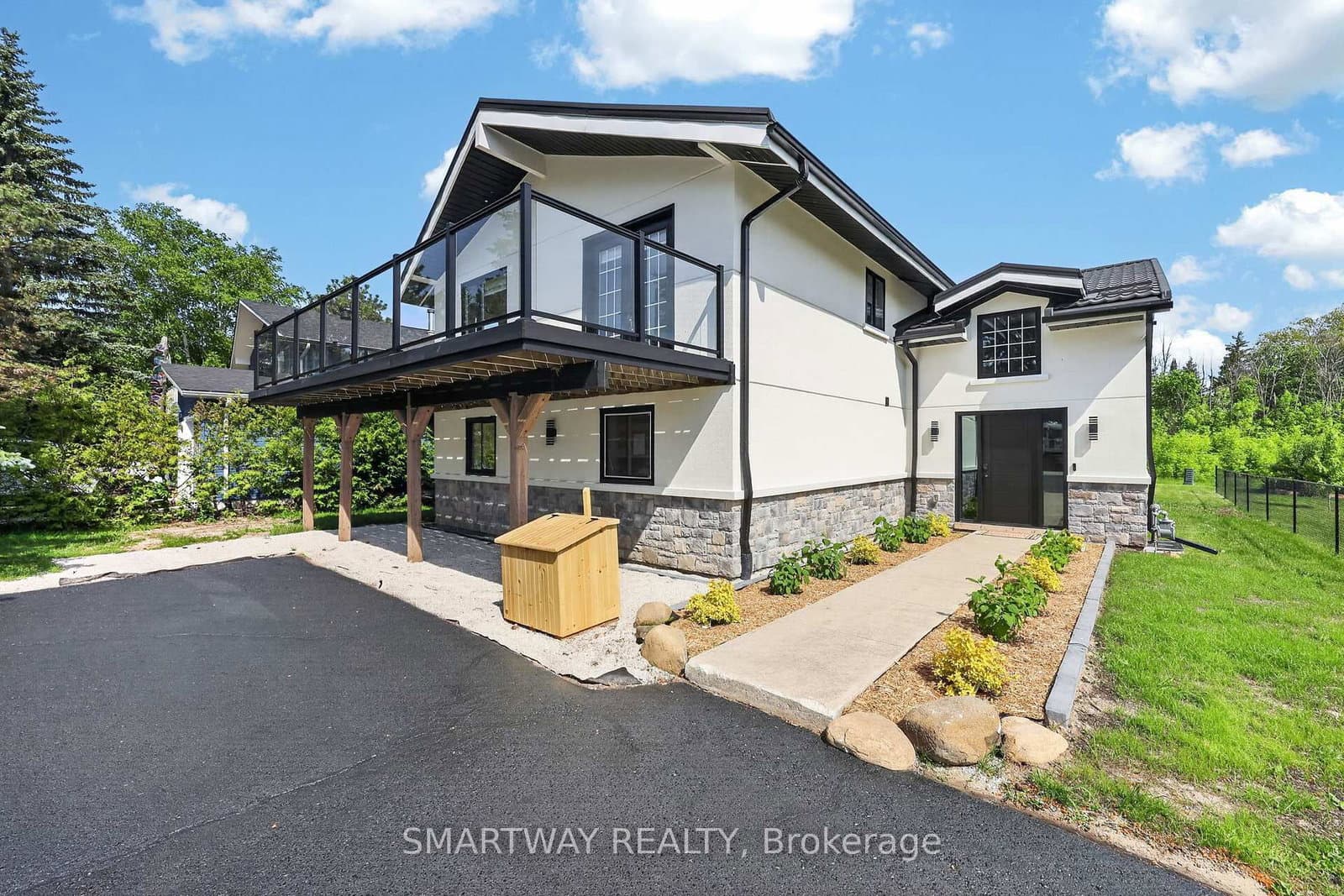 107 Campbell Crescent - Image 2