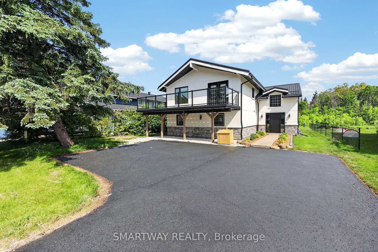 107 Campbell Crescent - Image 4