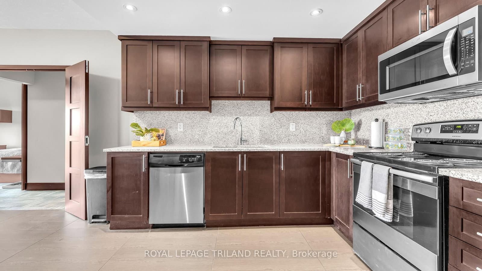 1235 Richmond Street, Unit 901 - Image 4