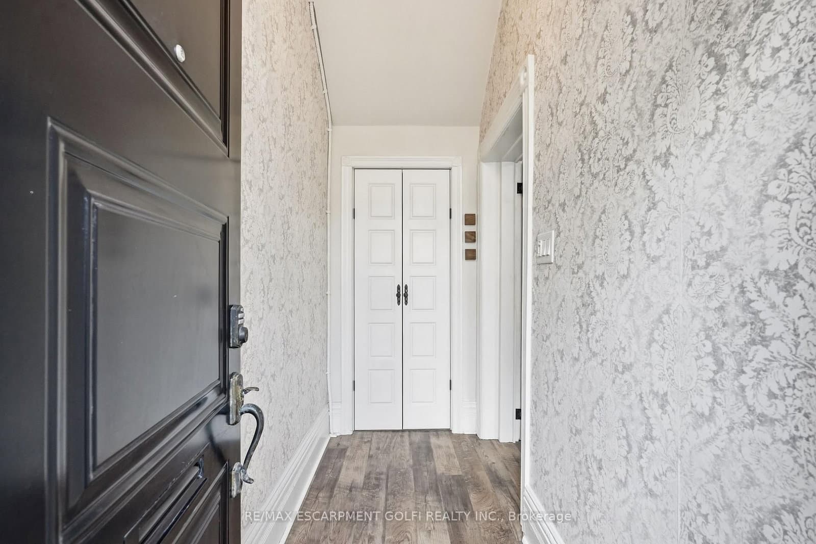 277 Main Street W - Image 3