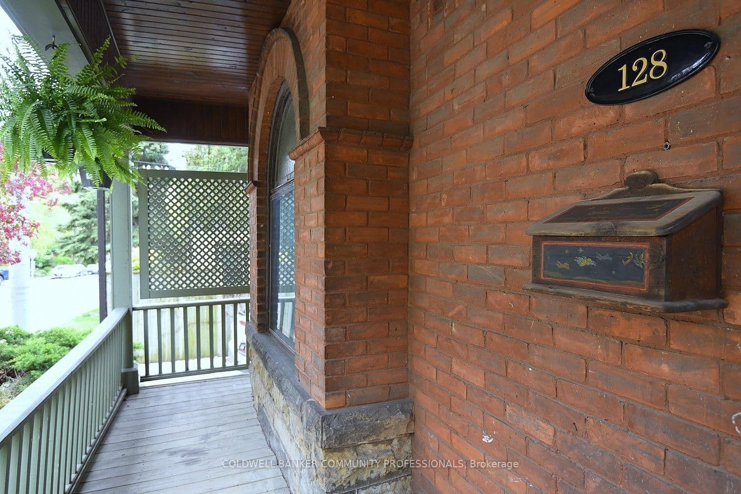 128 Hess Street S - Image 3