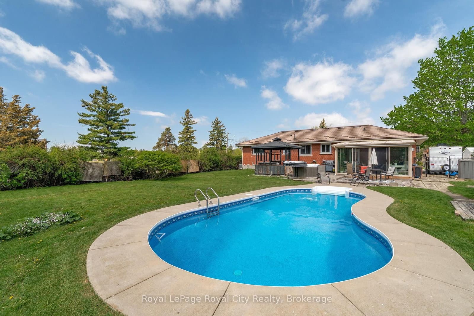 44 Ridgeway Avenue - Image 1