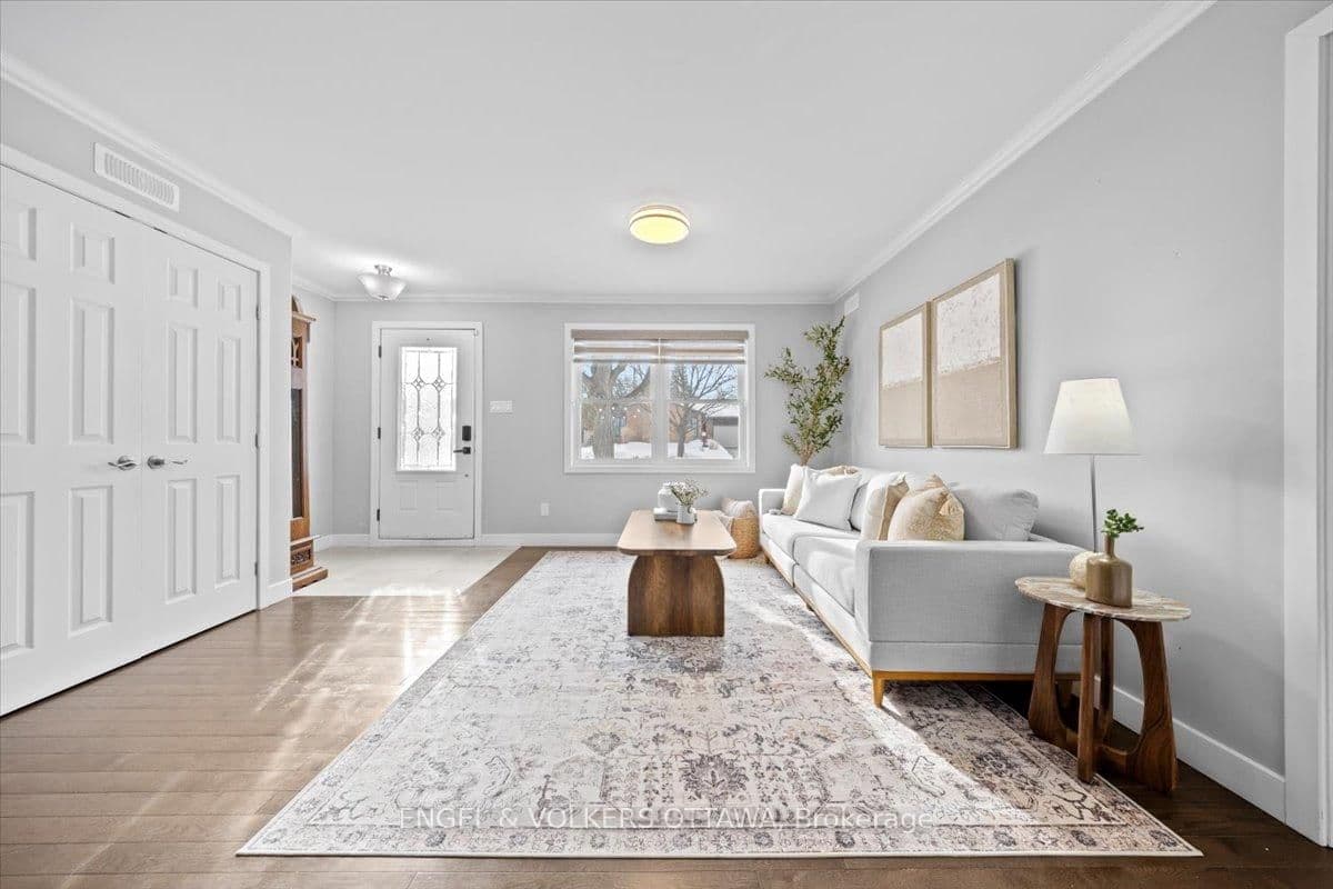 1005 Gold Crescent - Image 4